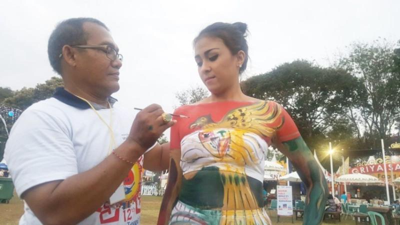 BODY PAINTING