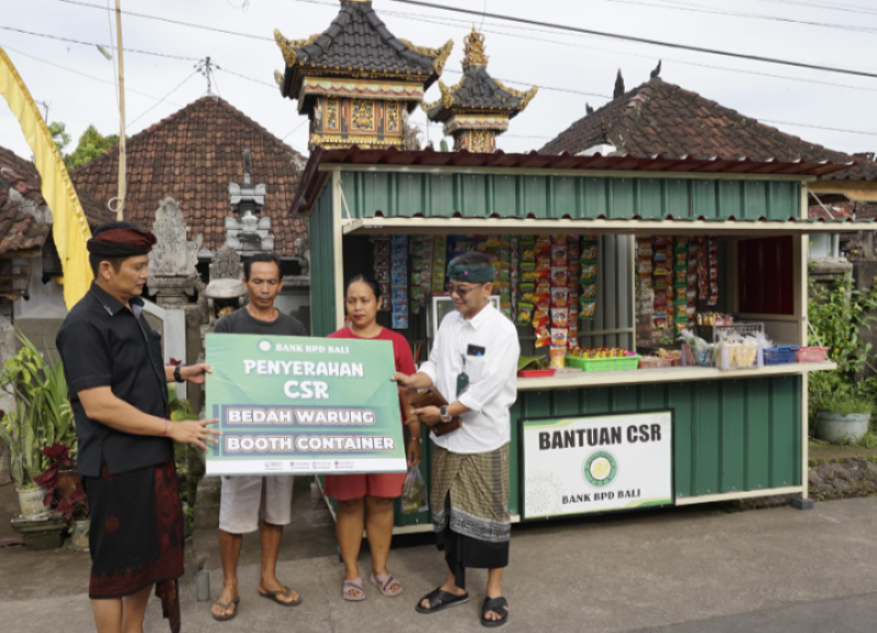 Dukung Ekonomi Kerakyatan, Belasan Pedagang Kecil Diberikan Booth Kontainer
