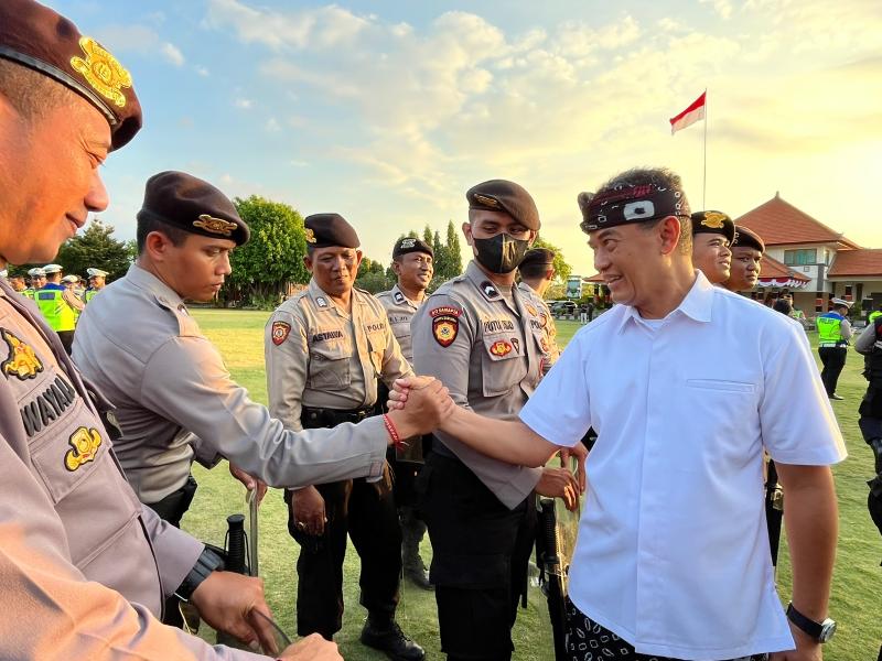 Gelar Apel Harmoni, Bupati Sutjidra Tekankan Sinergi dalam Menjaga Kondusifitas