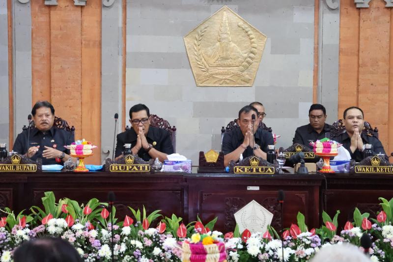 Bupati Sanjaya Sampaikan Pengantar Terhadap 4 Ranperda Pada Rapat Paripurna DPRD Tabanan