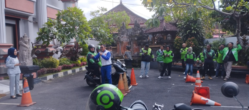 Astra Motor Bali-Jasa Raharja Edukasi Safety Riding untuk Mitra Gojek