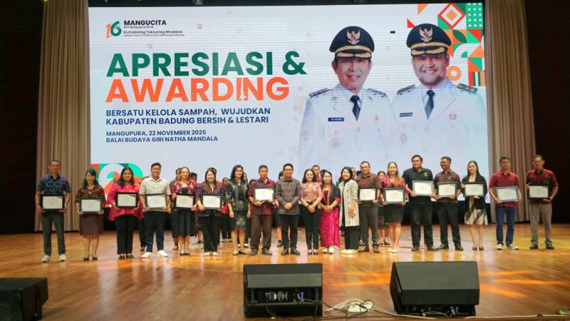 Bupati Serahkan Penghargaan Bank Sampah dan TPS3R, Wujudkan Kolaborasi, Kelola Sampah Bersama-Sama