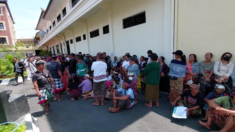 Jagabaya dan Pengenter Ancangan Desa di Periksa Polisi, Ratusan Krama Desa Adat Bugbug Datangi Mapolres Karangasem