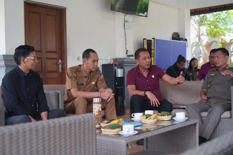 Bupati Satria Hentikan Aktivitas Pengerukan di Kecamatan Dawan