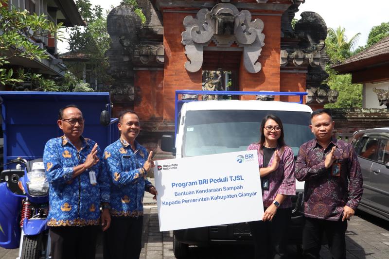 Salurkan Kendaraan Pengangkut Sampah, BRI Dukung Pengelolaan Lingkungan di Kabupaten Gianyar