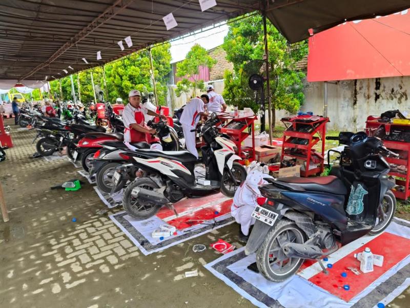 Dukung Pemulihan Bencana di Sumatera, AHM Hadirkan Layanan Service Motor Gratis dan Bangun Sarana Air Bersih