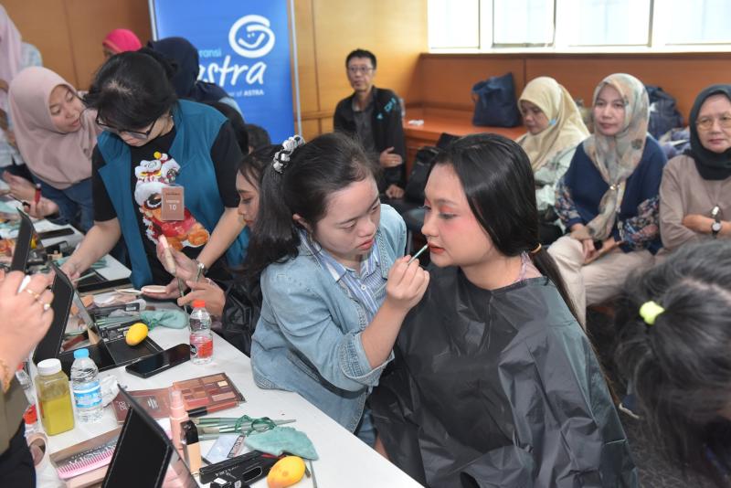 Asuransi Astra Adakan "Beauty Class for Disabilities"