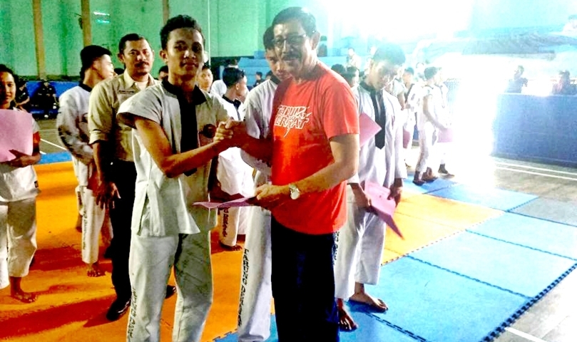 TARUNG DERAJAT