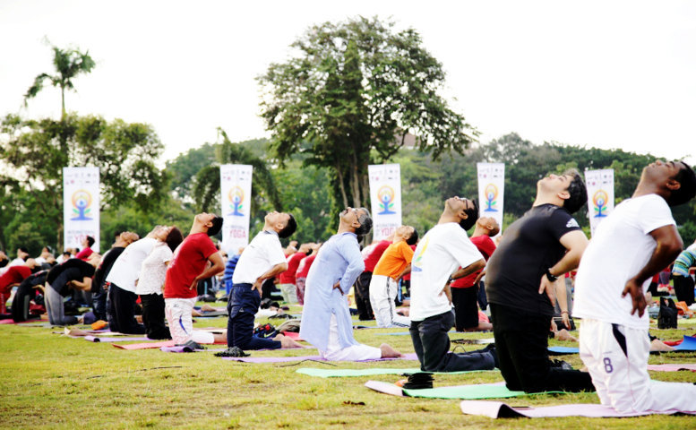 YOGA 