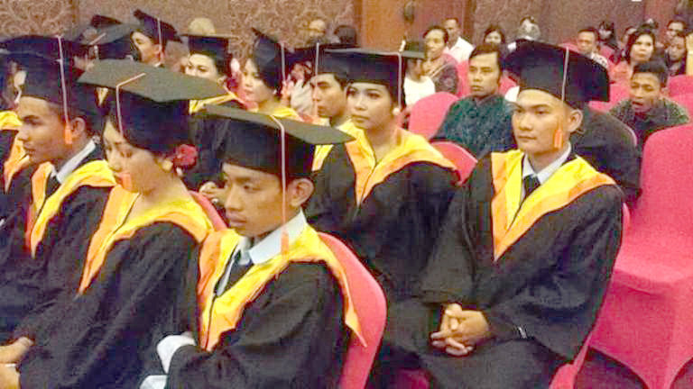 WISUDA 