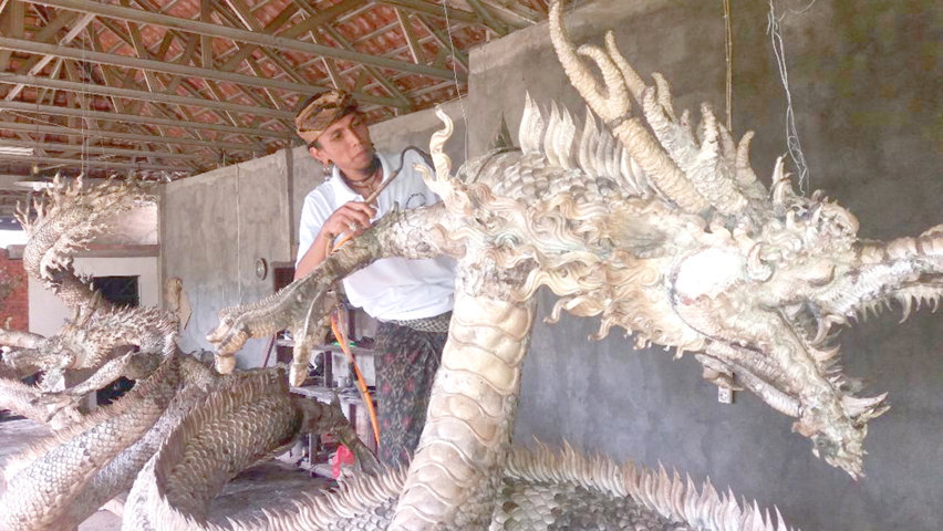 naga raksasa 