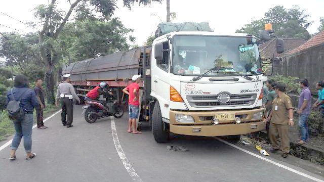 Truk tronton