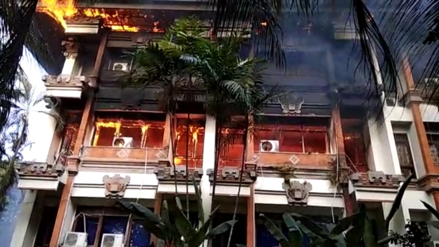 TERBAKAR