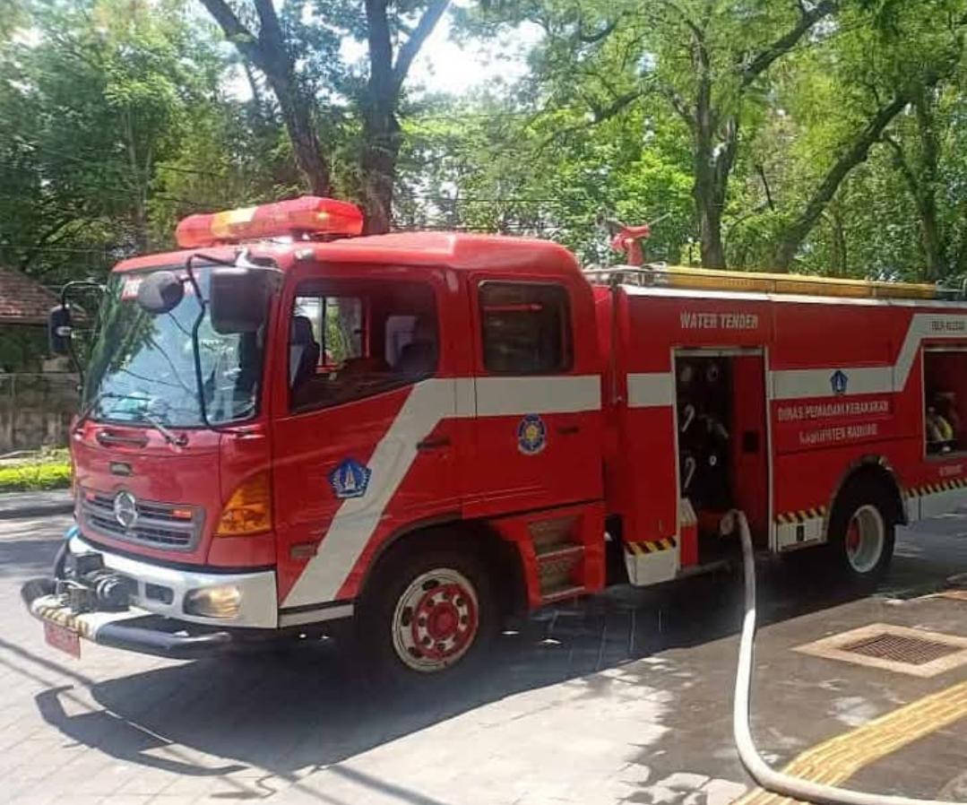 mobil kebakaran
