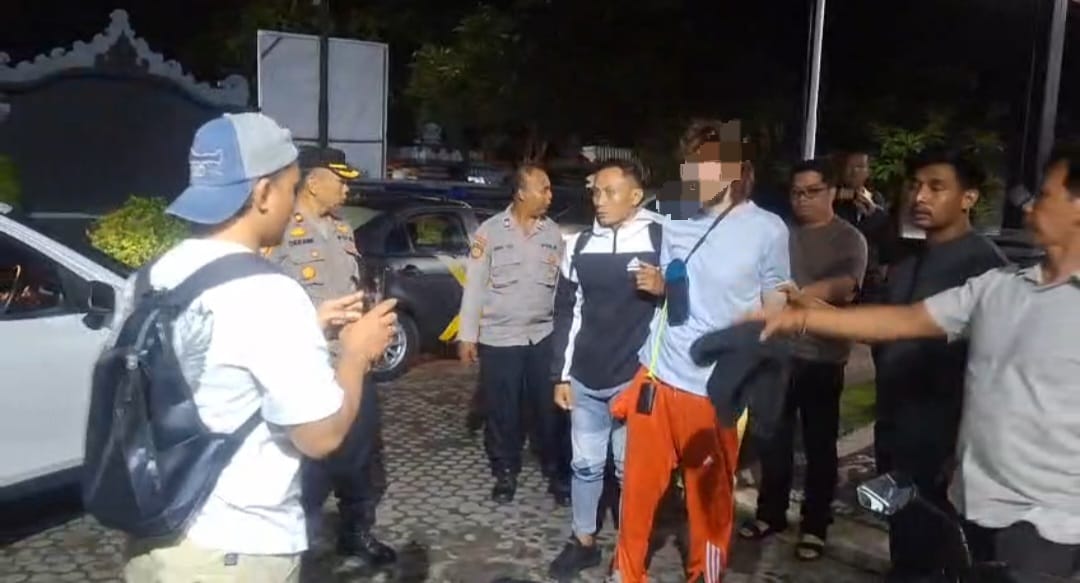 Tangkap WNA Pelaku Penusukan