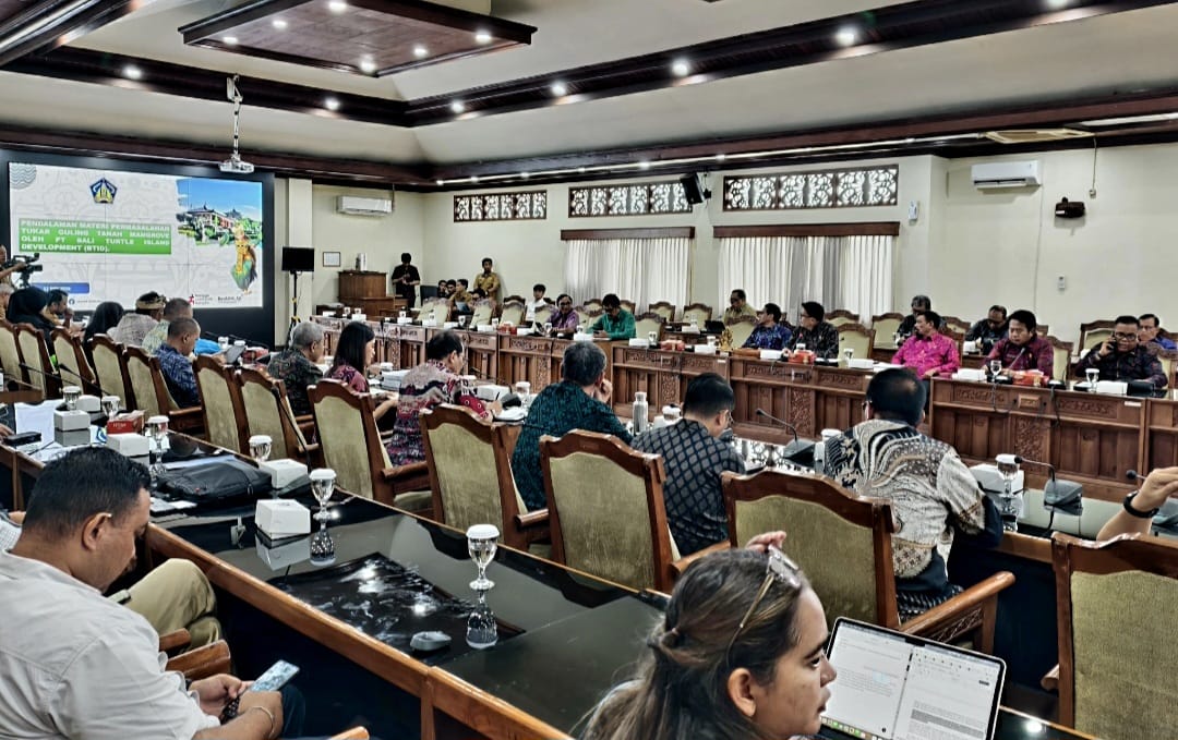 rapat dprd bali