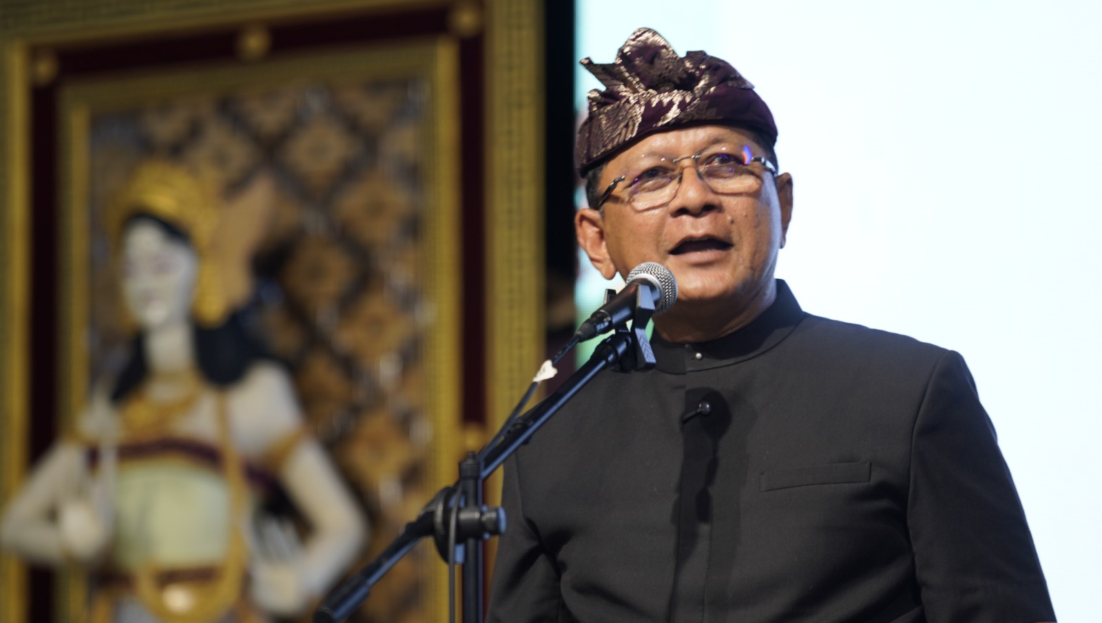 Bupati buka busungbiu festival