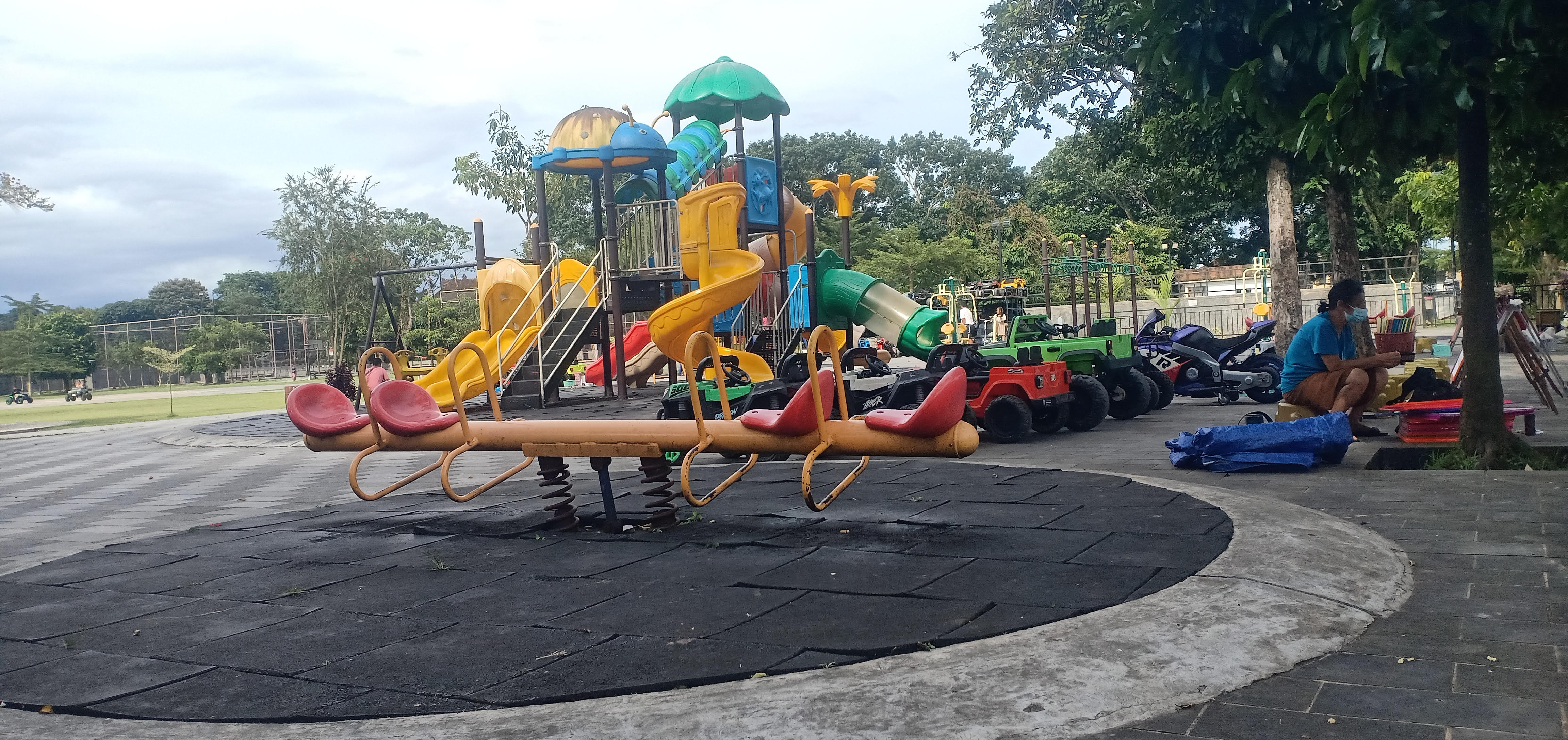 Playground rusak
