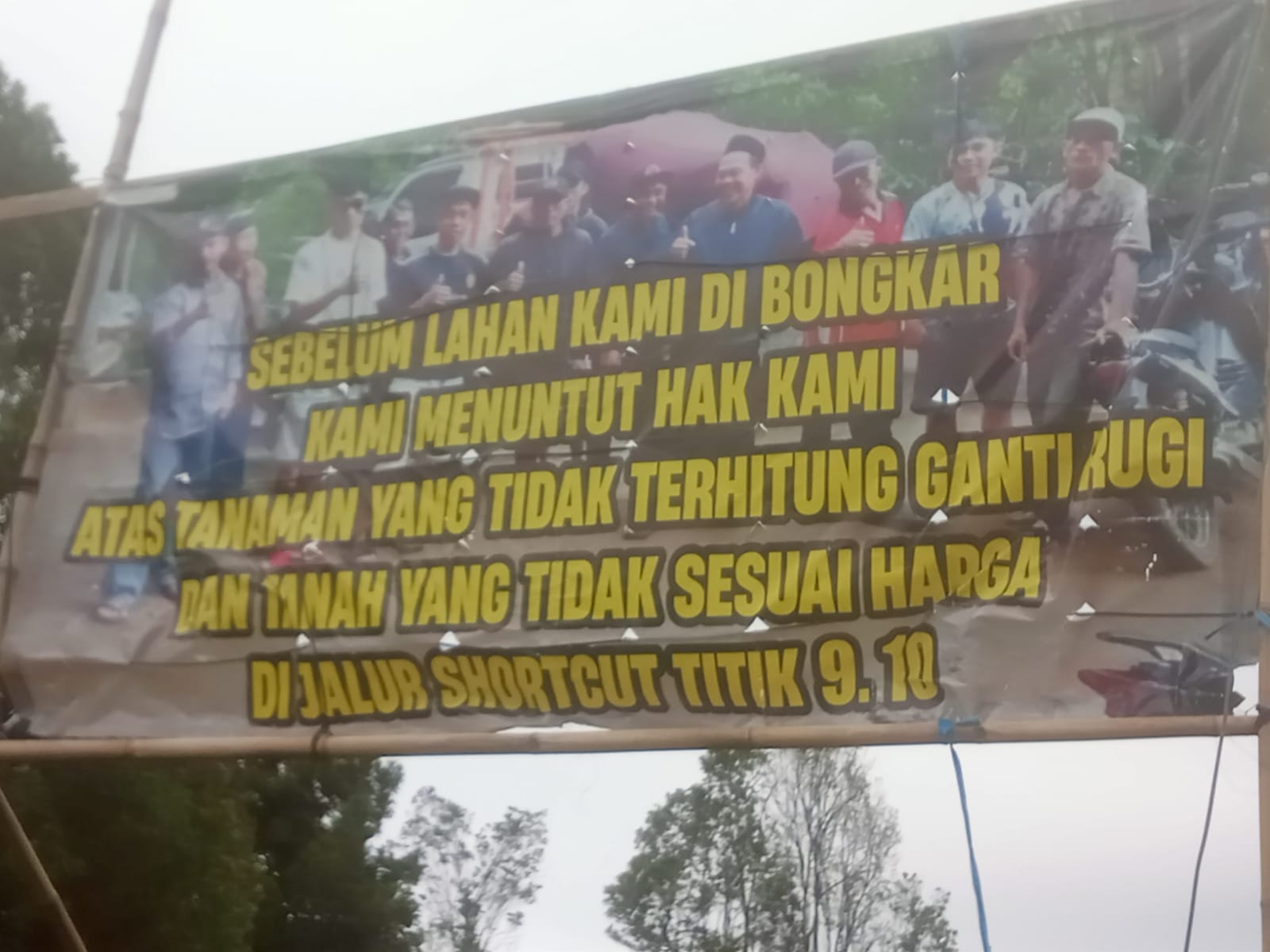 Sepanduk penolakan