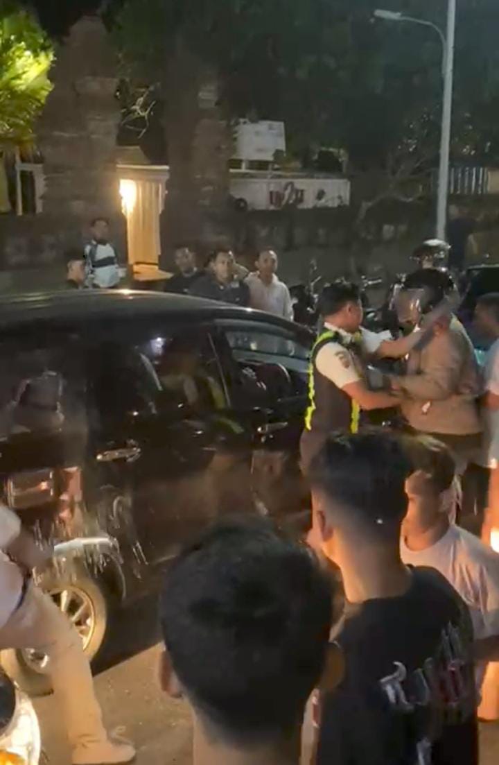 Pengeroyokan di legian 