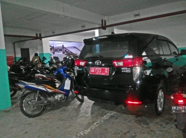 mobil dinas 