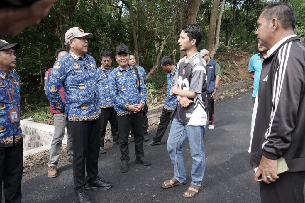 peninjauan proyek jalan