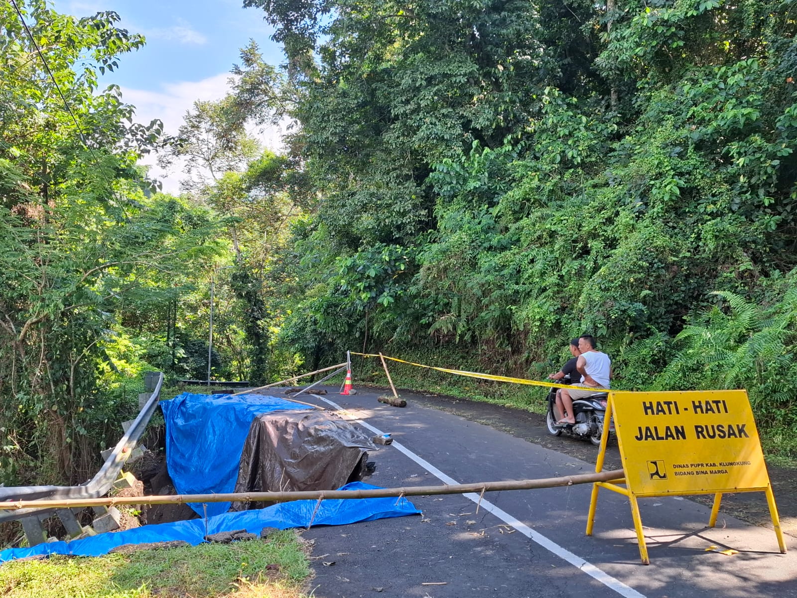 jalan getakan ambrol