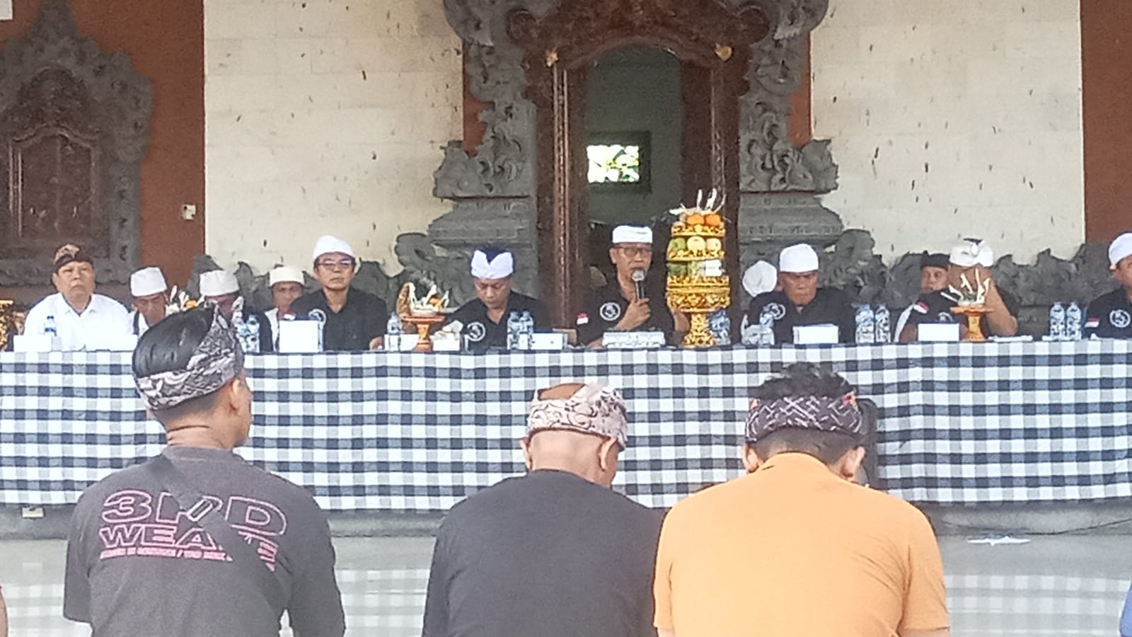 paruman desa adat Banyuasri