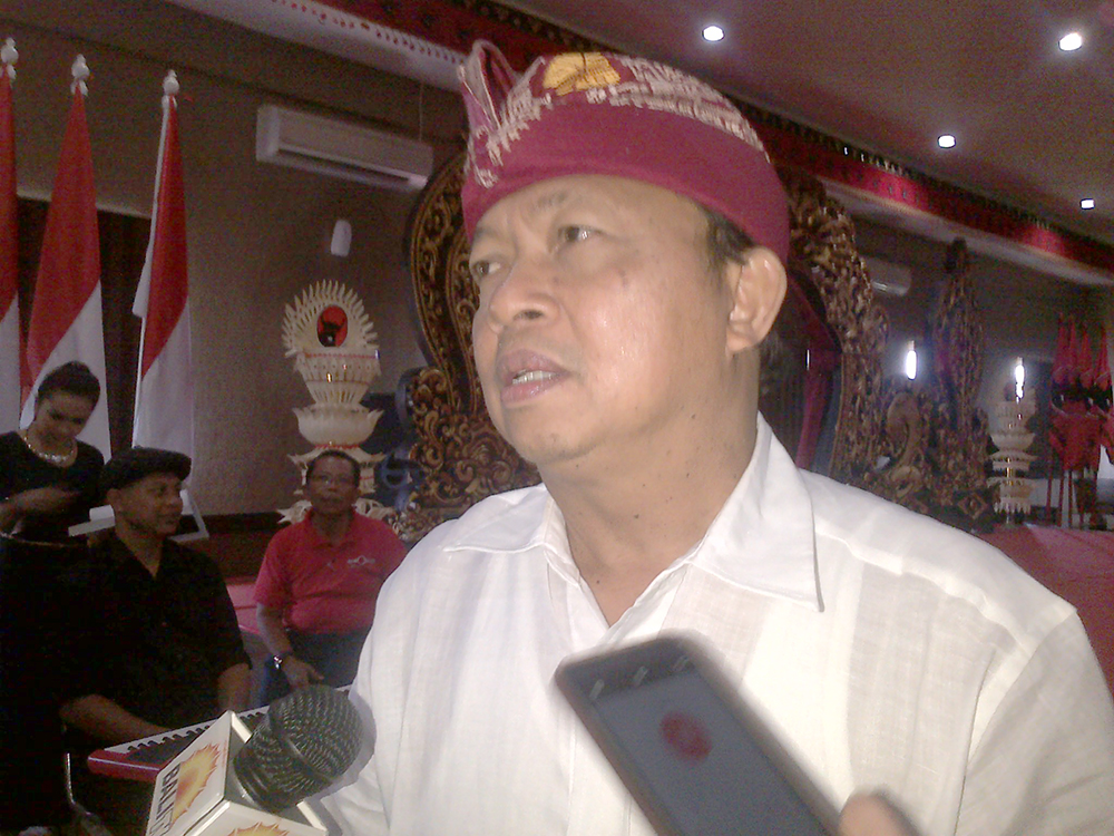 Wayan Koster