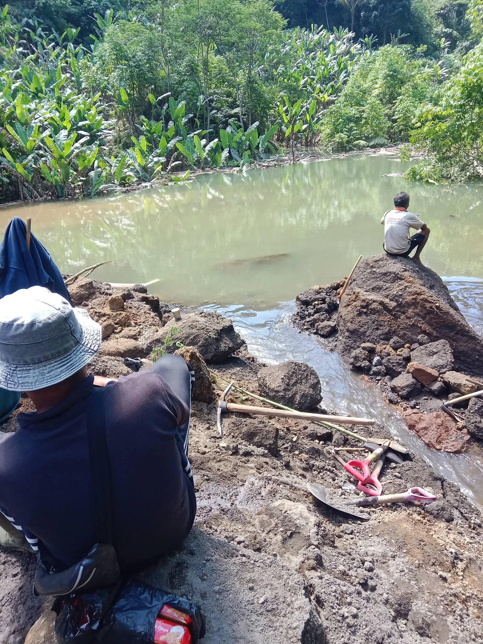  Lokasi Jaringan pipa milik PDAM Bangli yang tergerus longsor. 