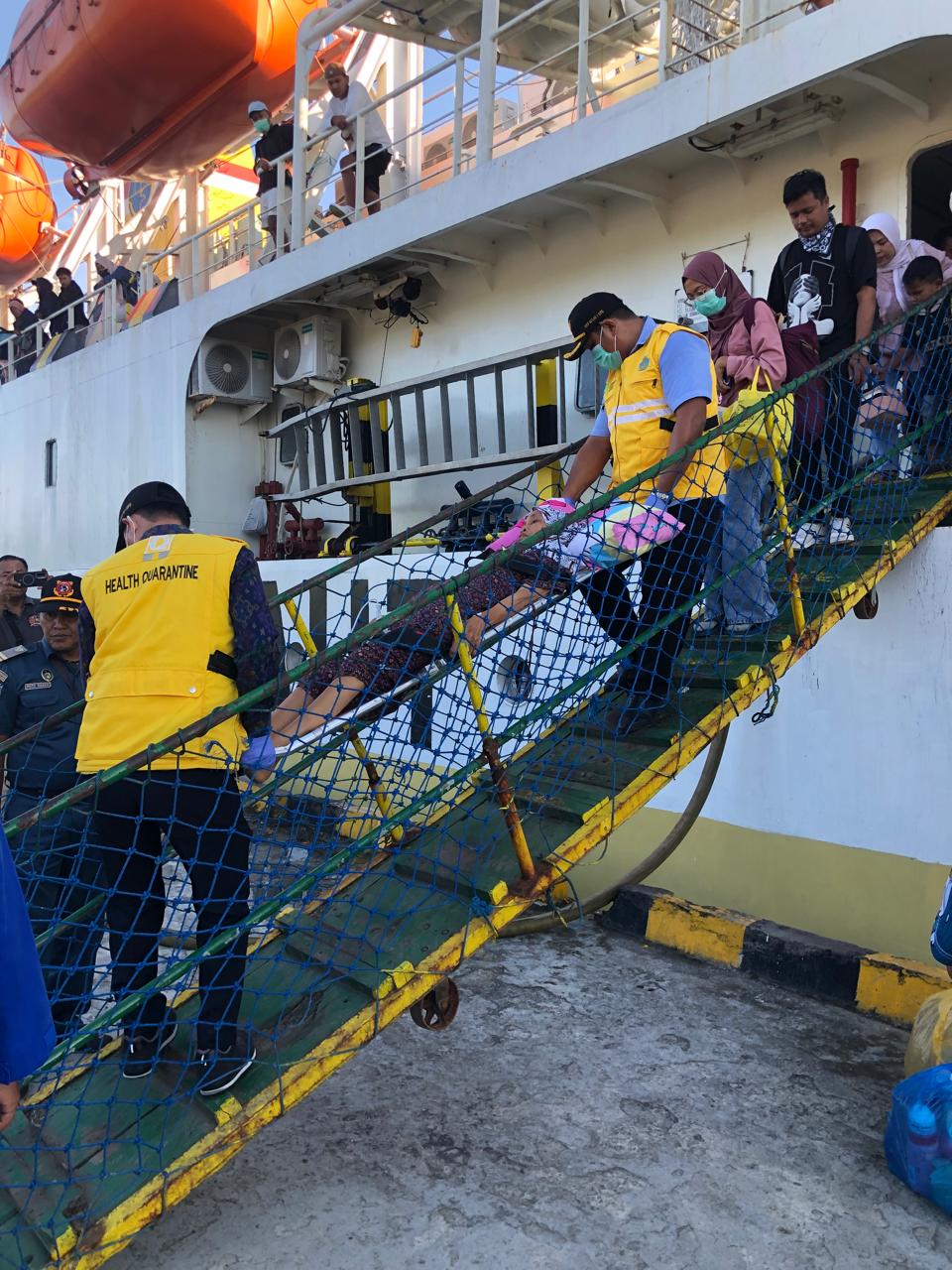 pemudik turun di pelabuhan celukan bawang 