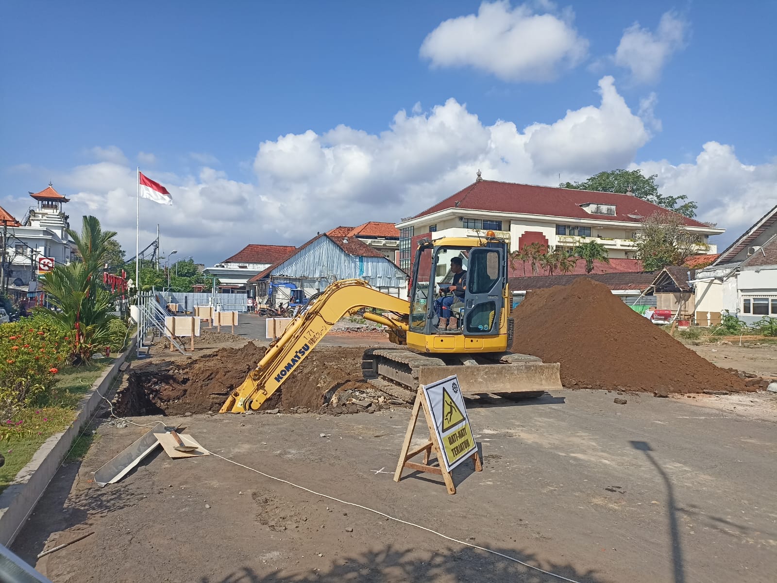 Gedung tua diratakan 