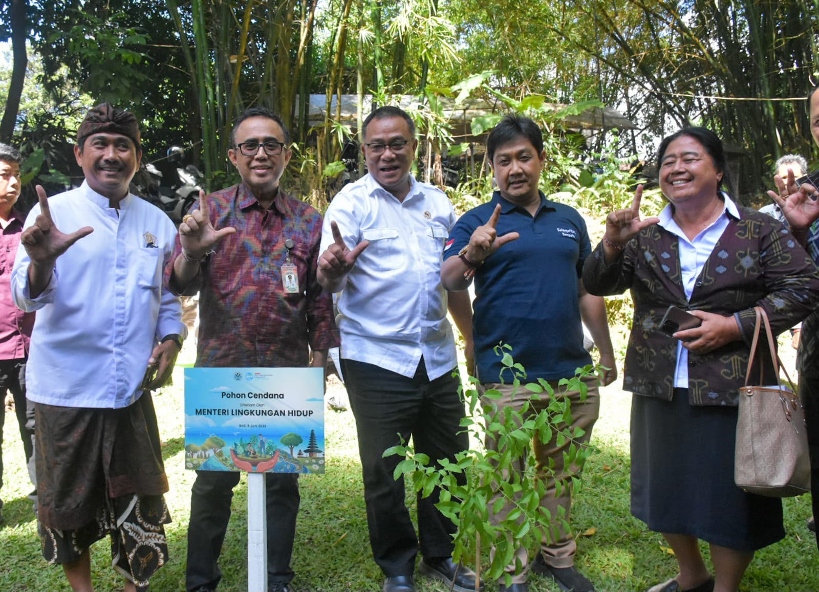 tanam pohon langka 