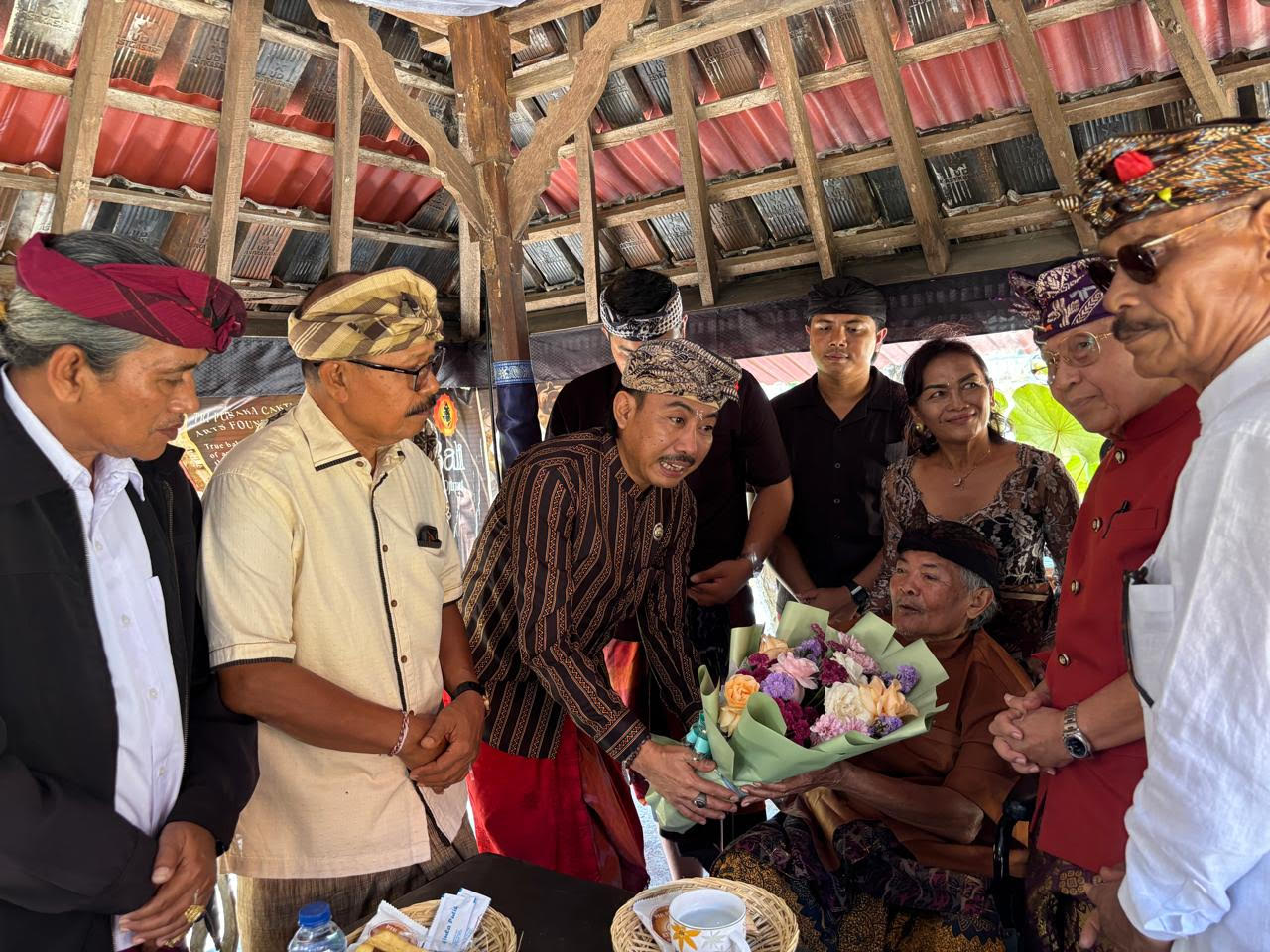  Penyerahan Penghargaan Parama Satya Budaya kepada maestro tari I Made Jimat
