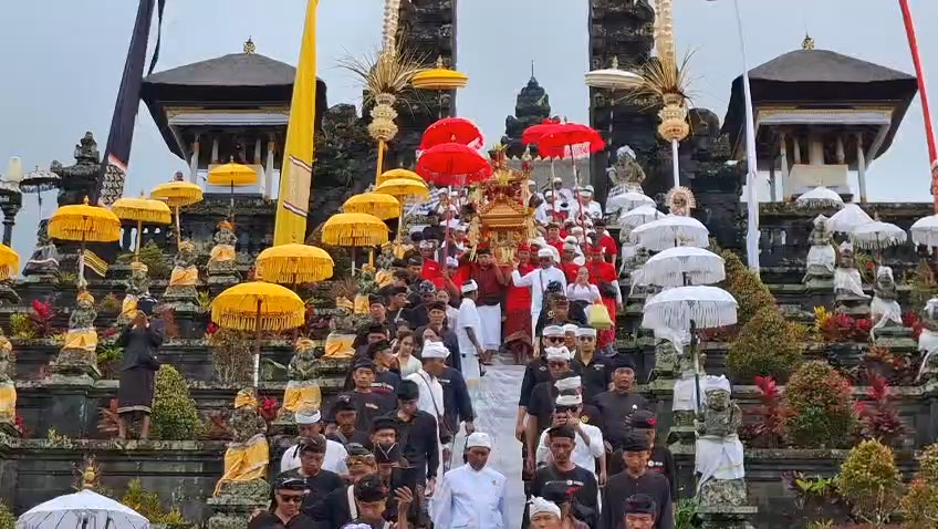 Melasti Pura Besakih