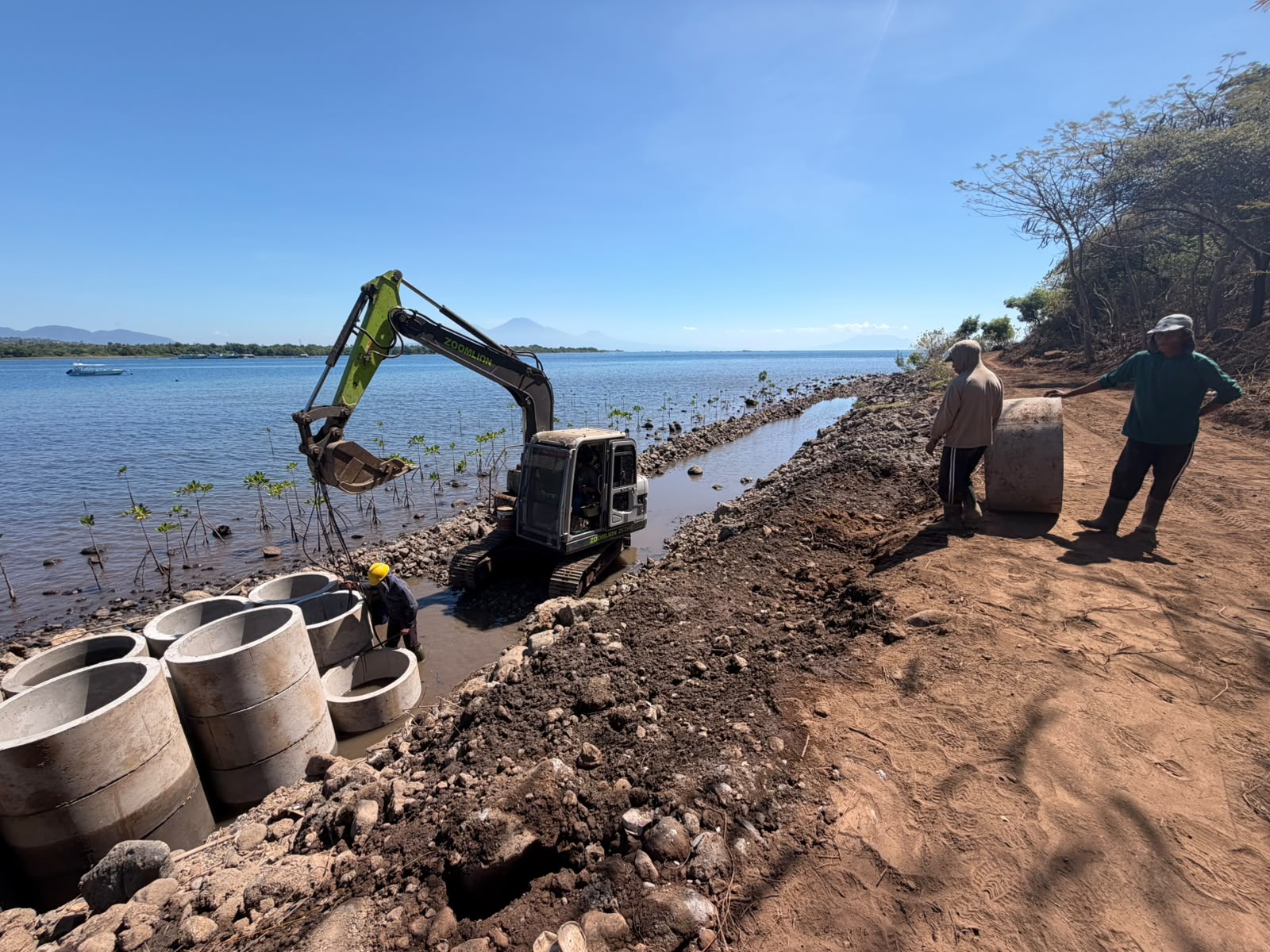 proyek senderan pantai 