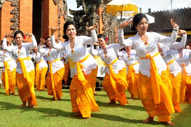 menari 
