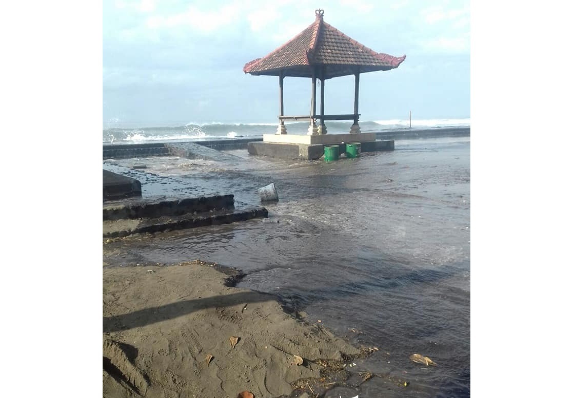 Pantai Lebih