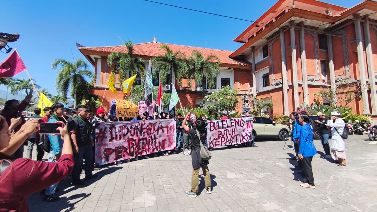 aksi damai dprd buleleng 