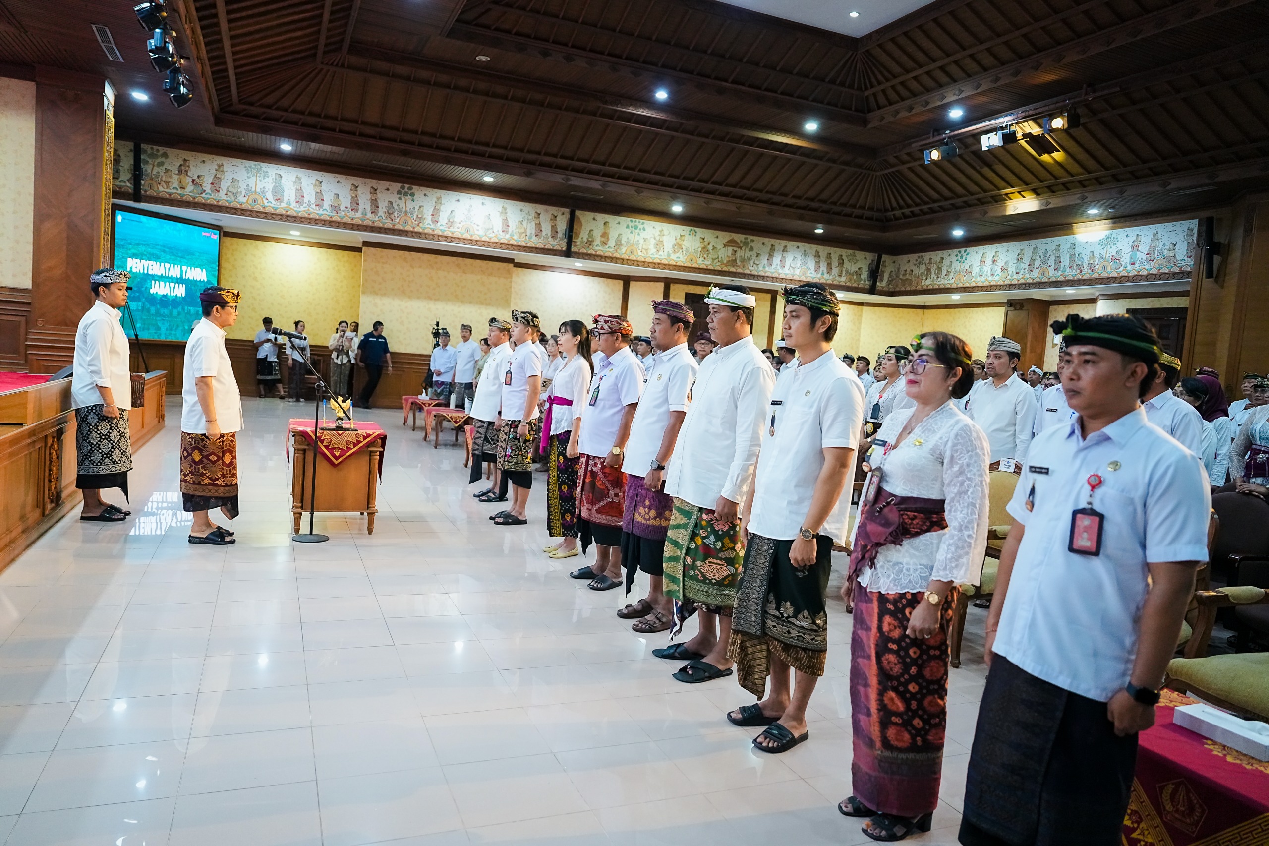 Pakaian adat bali 