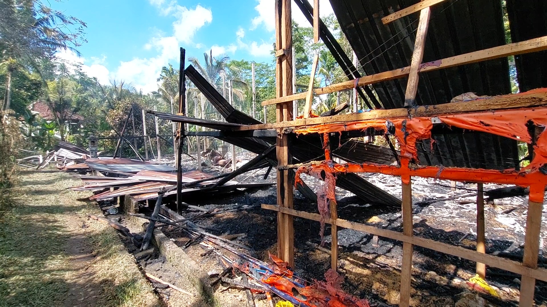 Kandang Terbakar 