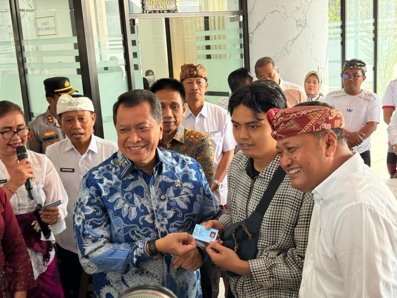 Suasana peninjauan pelayanan di MPP Kabupaten Gianyar.