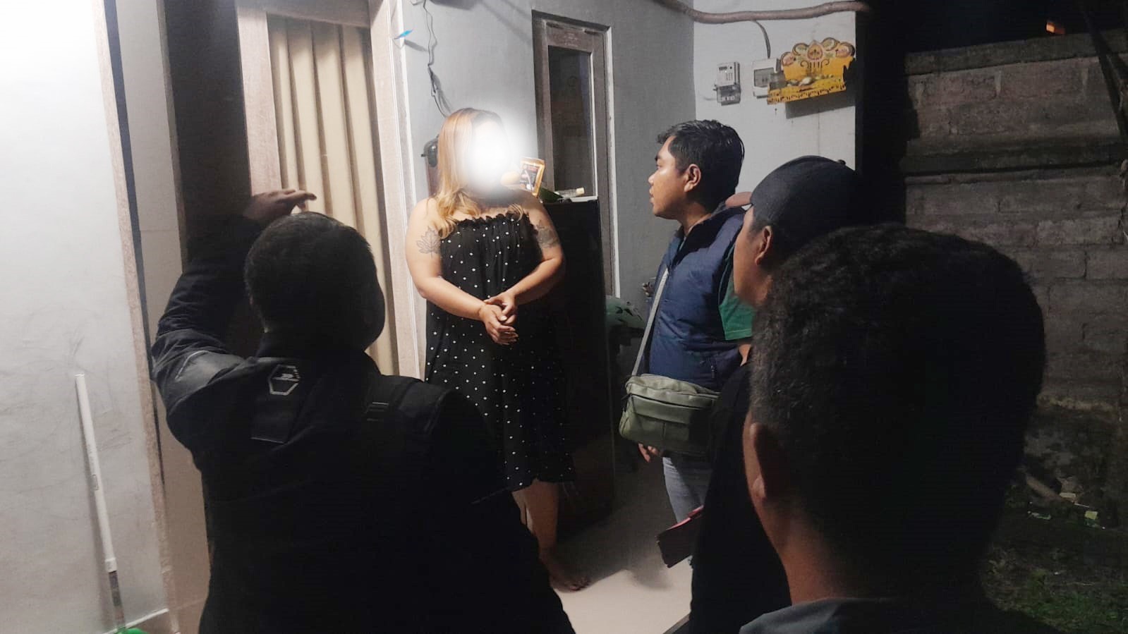 pencuri emas