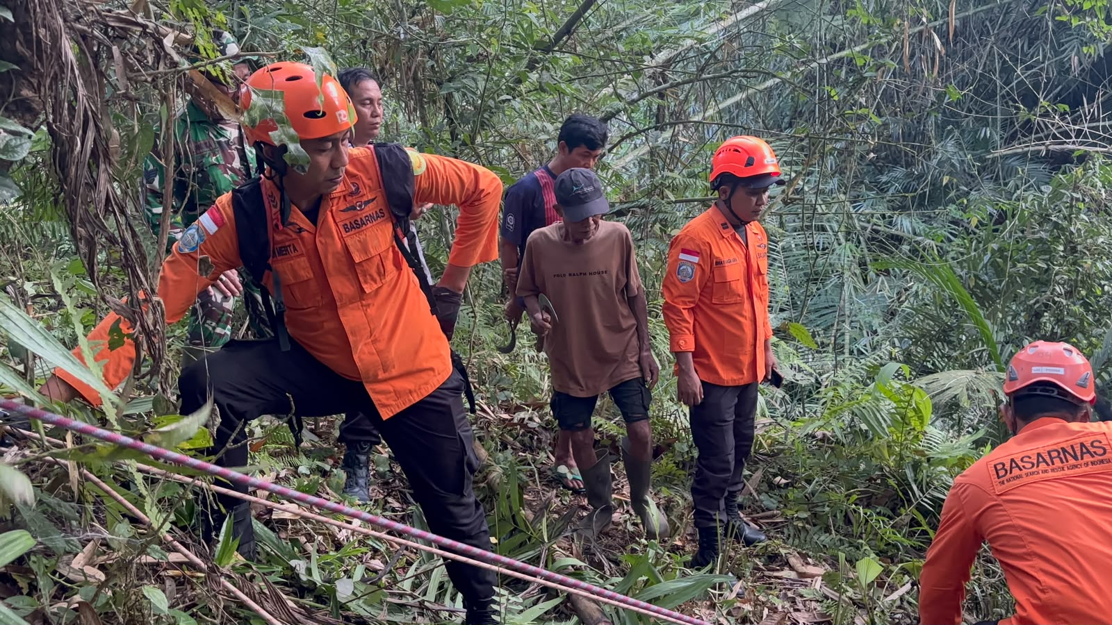 Tim Sar mencari orang hilang 