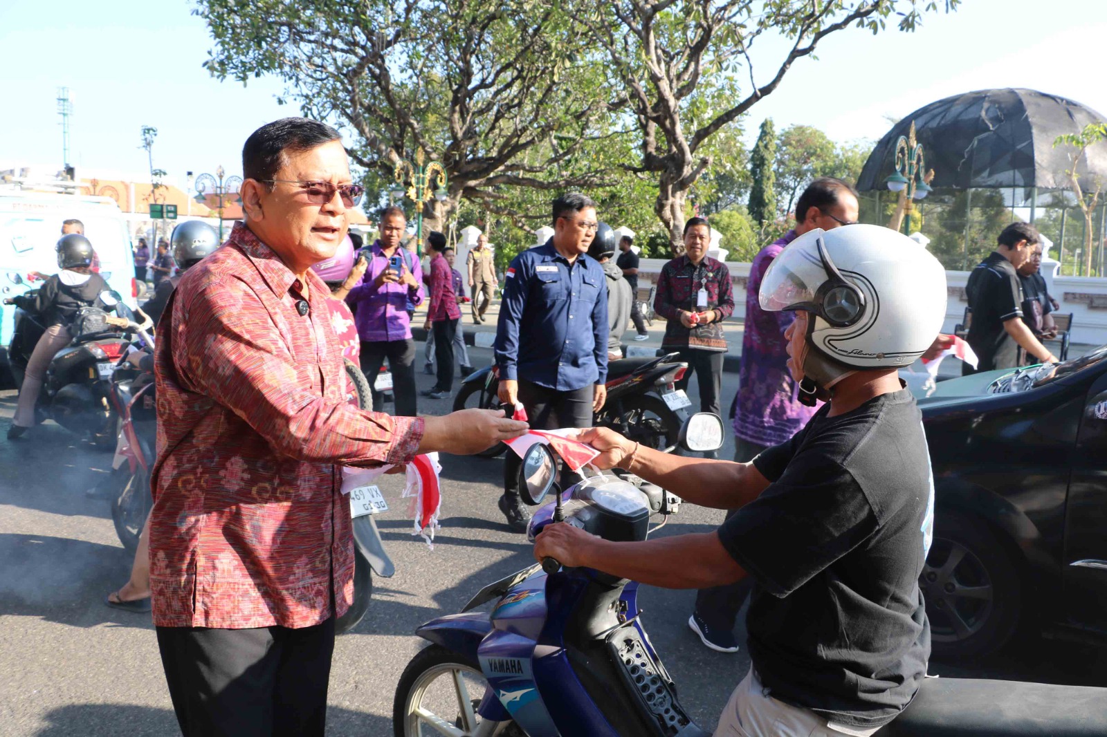 bagikan bendera 