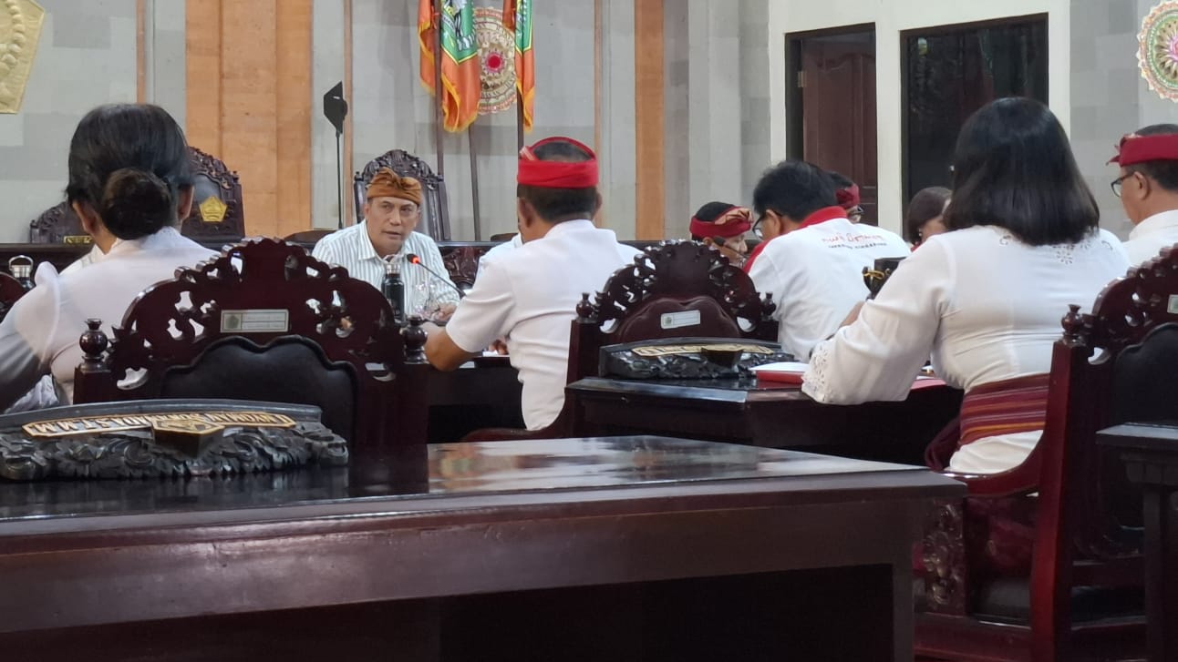 rapat 
