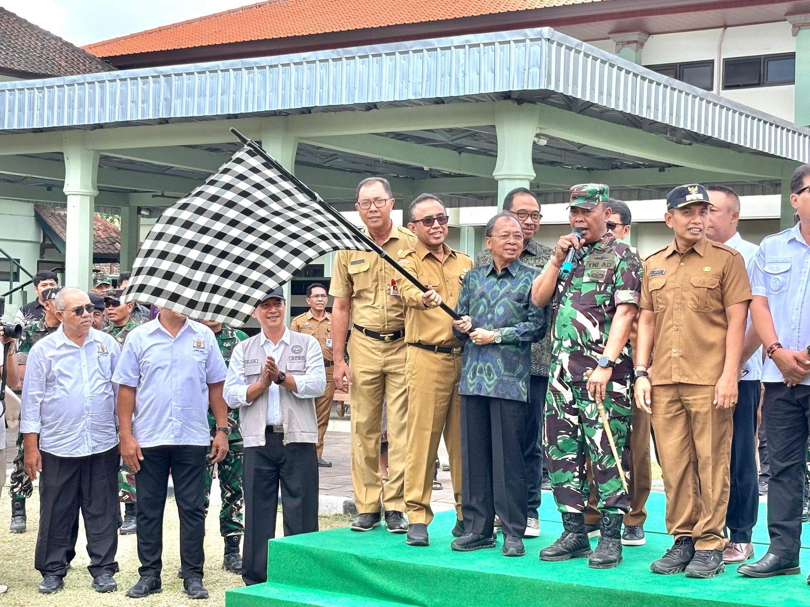Bantuan Logistik 