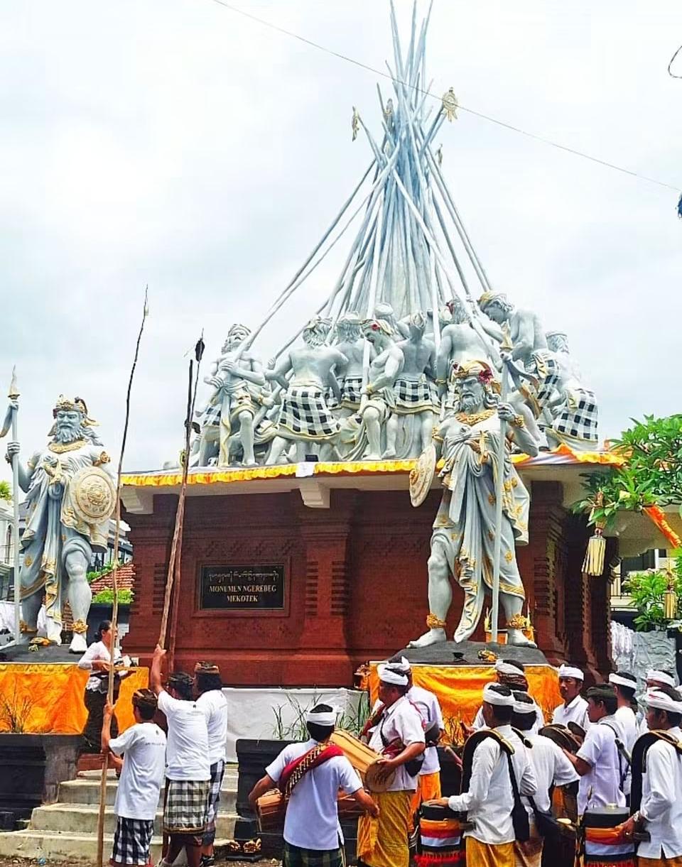 Patung Mekotek 