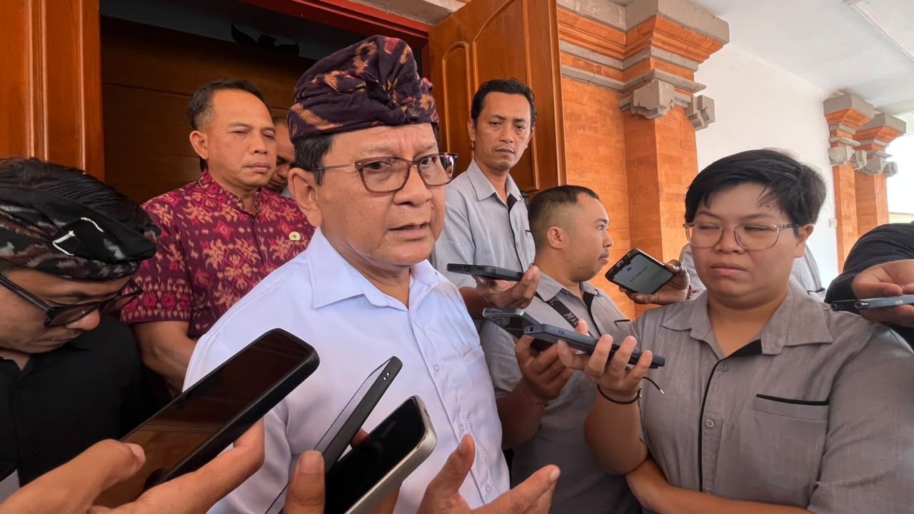 Bupati Buleleng I Nyoman Sutjidra
