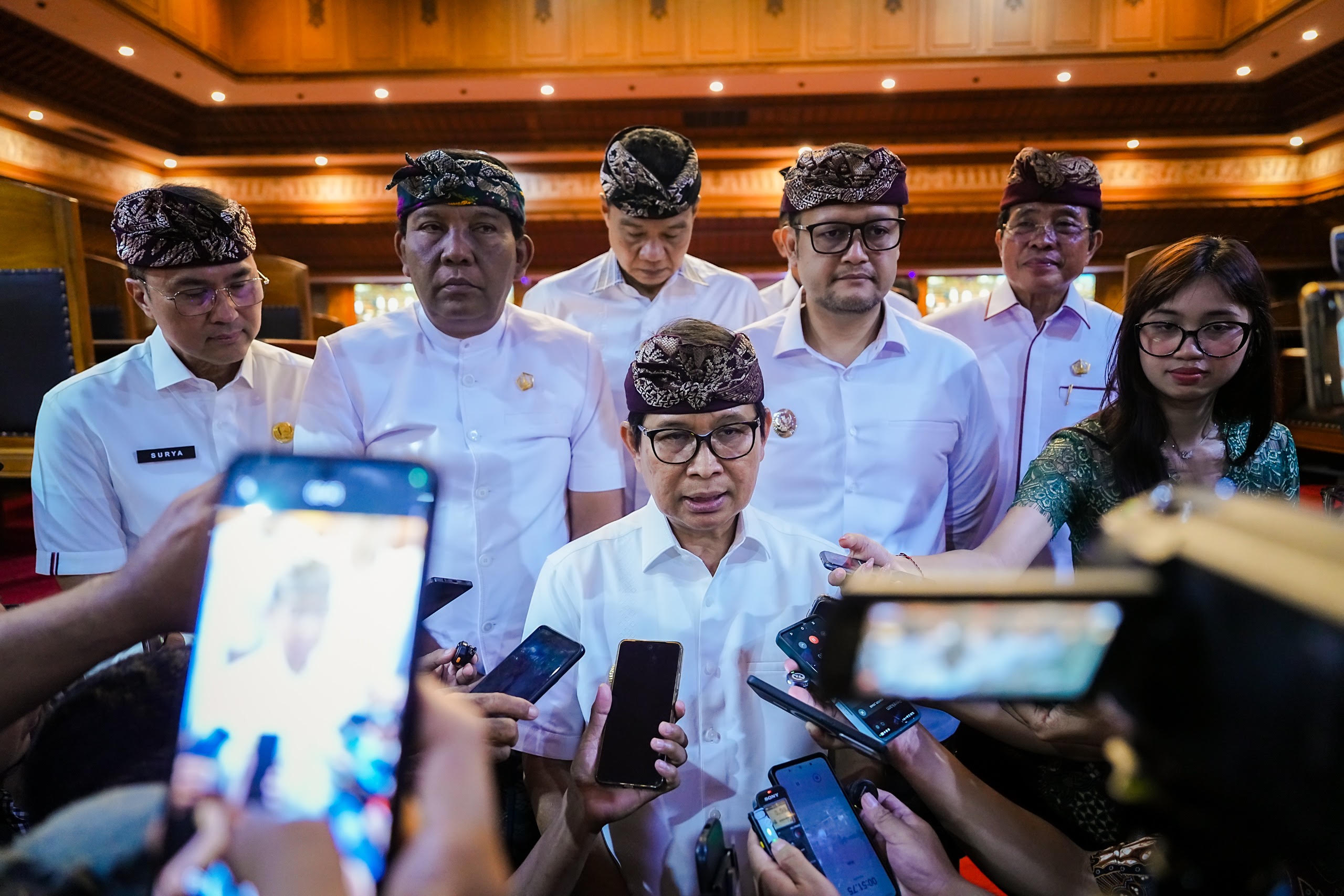 Bupati Tunda Pinjaman Daerah 